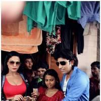 Veena Malik and Rajan Verma Promotes their Movie Ziindagi 50-50 in Kamathipura Photos