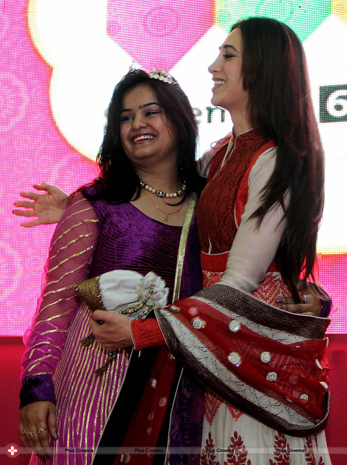 Karisma Kapoor visit Vibrant Vivah Wedding Festival 2013 Photos | Picture 566574