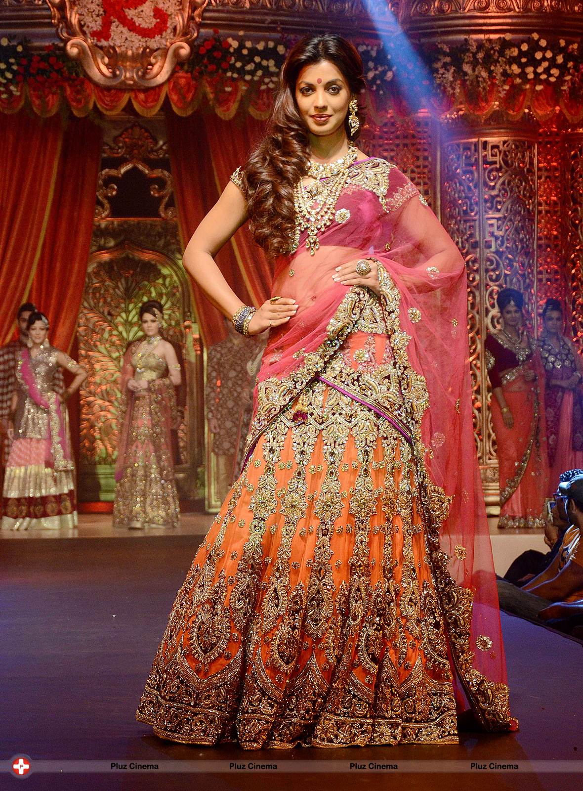 Mugdha Godse - Vikram Phadnis fashion show on wedding designs Photos | Picture 560511