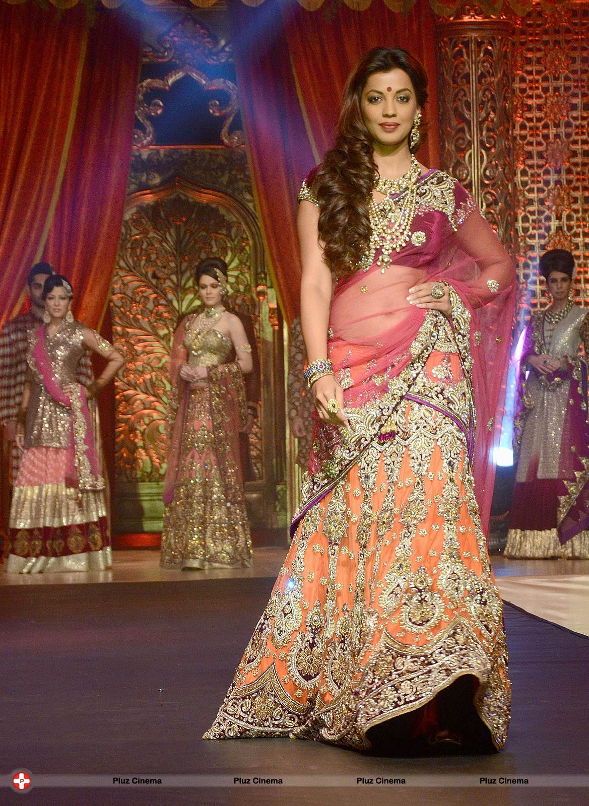 Mugdha Godse - Vikram Phadnis fashion show on wedding designs Photos | Picture 560527