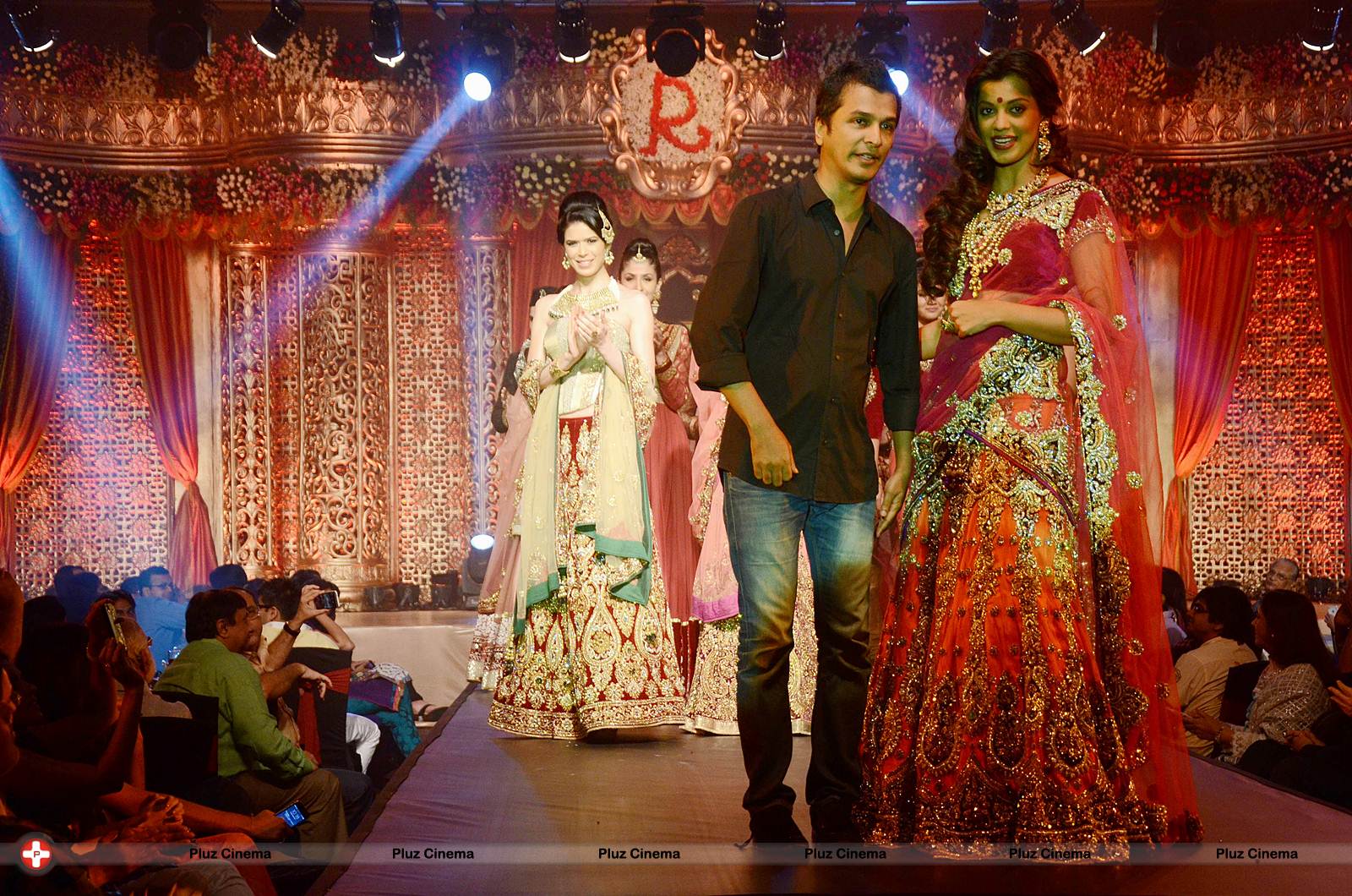 Vikram Phadnis fashion show on wedding designs Photos | Picture 560540