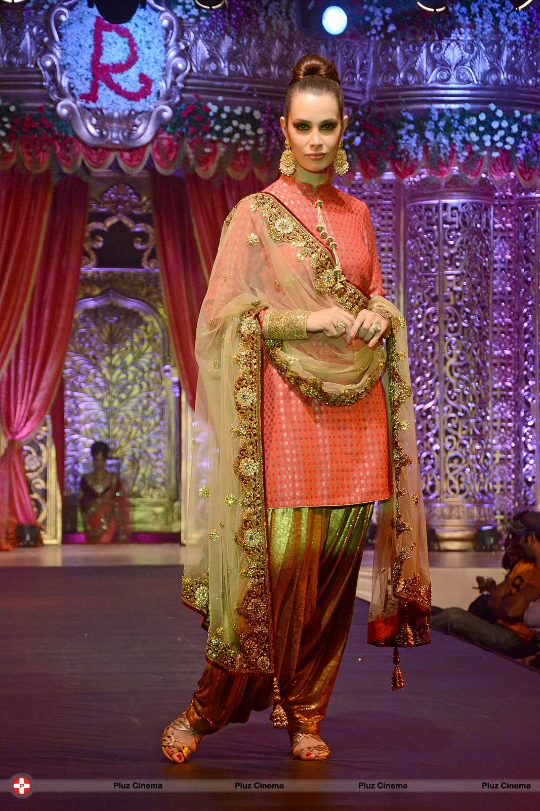 Vikram Phadnis fashion show on wedding designs Photos | Picture 560541