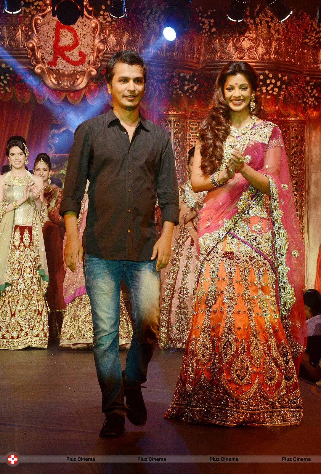 Vikram Phadnis fashion show on wedding designs Photos | Picture 560552