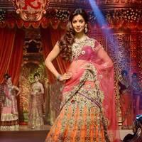 Mugdha Godse - Vikram Phadnis fashion show on wedding designs Photos