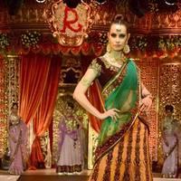 Vikram Phadnis fashion show on wedding designs Photos | Picture 560520