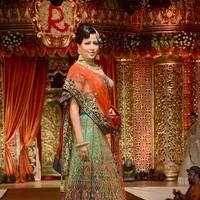 Vikram Phadnis fashion show on wedding designs Photos | Picture 560529