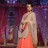 Vikram Phadnis fashion show on wedding designs Photos | Picture 560533