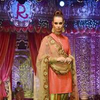 Vikram Phadnis fashion show on wedding designs Photos | Picture 560541