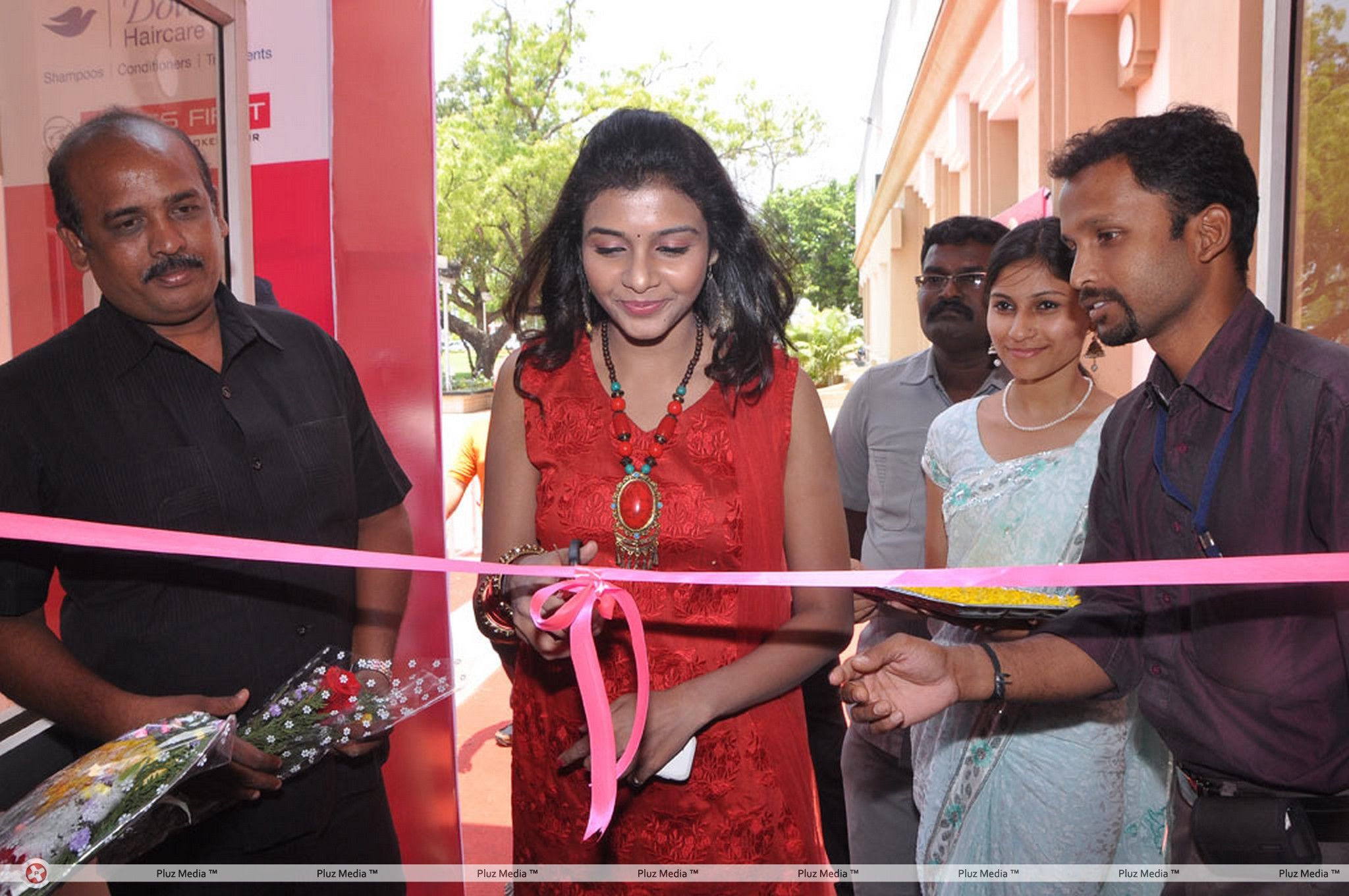Saranya Launches Ladies First Cosmetics Photos   | Picture 185460
