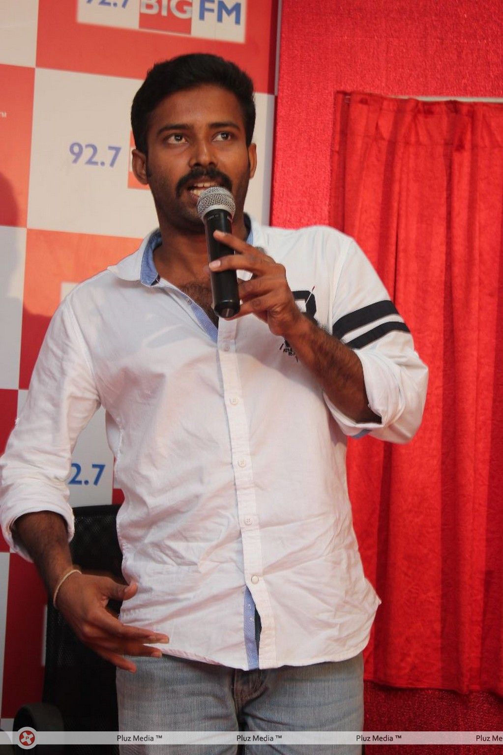 Dinesh Ravi - BIG Chennaiite Awards 2012  Stills | Picture 258697