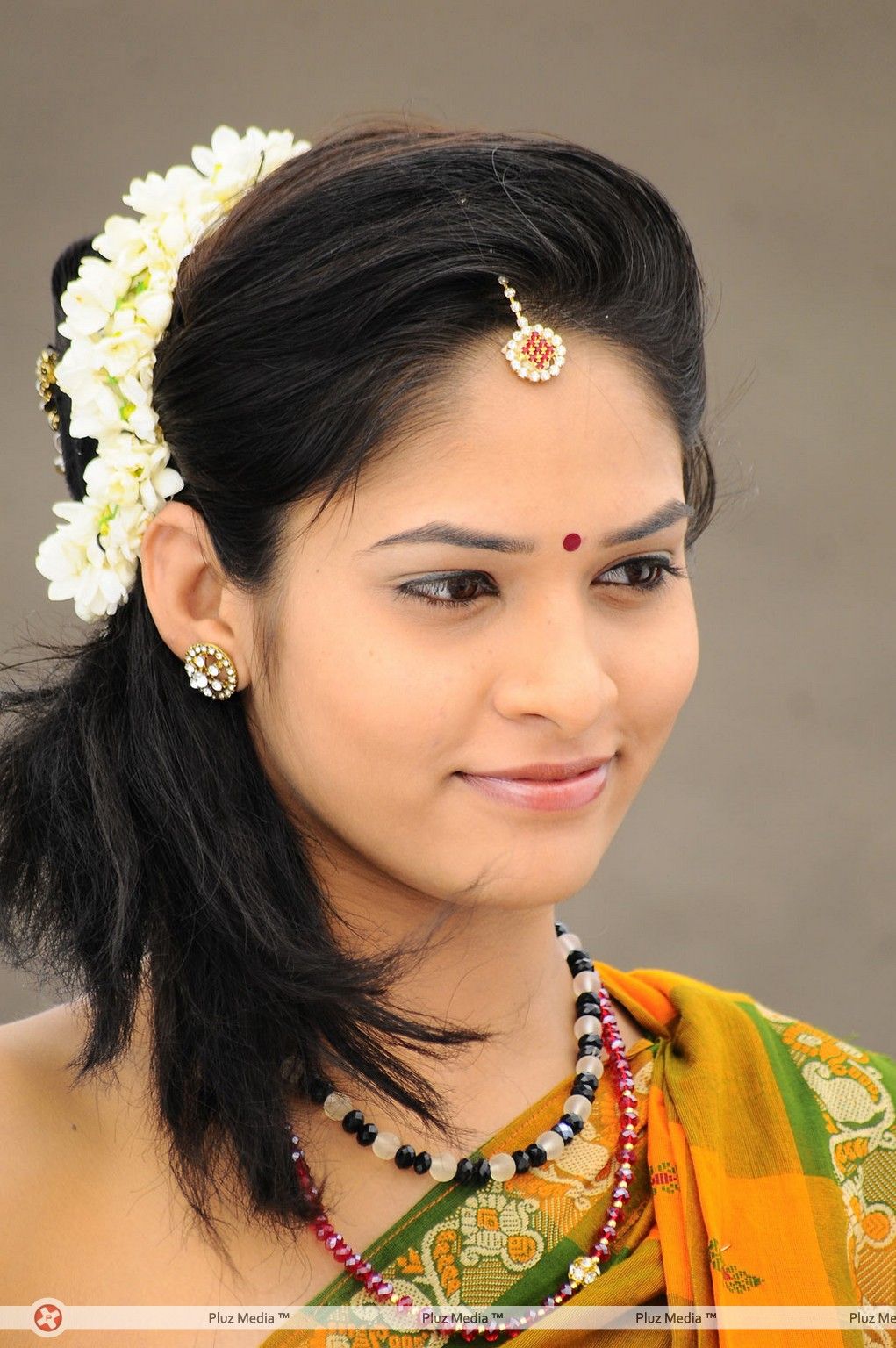 Sanyathara - Oruvar Meethu Iruvar Saainthu Movie Stills | Picture 348060