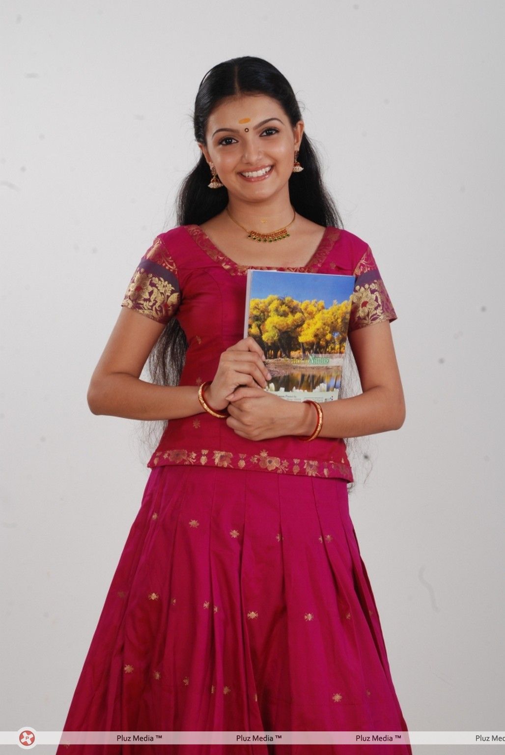 Saranya Mohan - Arundhati Vettai Movie Stills | Picture 351028