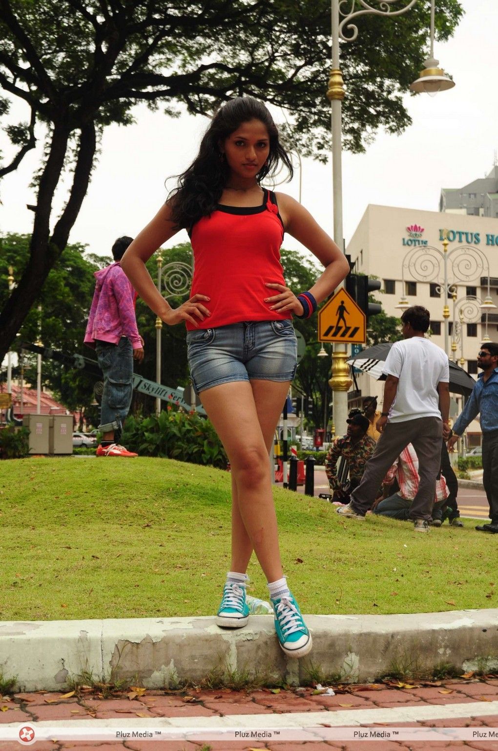 Sunaina - Pandi Oli Perukki Nilayam Movie Stills | Picture 233896