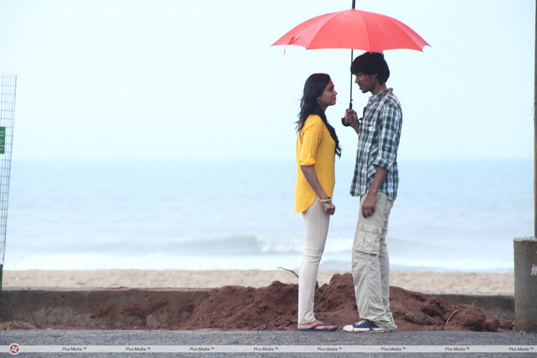 Aadhalal Kaadhal Seiveer Movie Hot Stills | Picture 311022