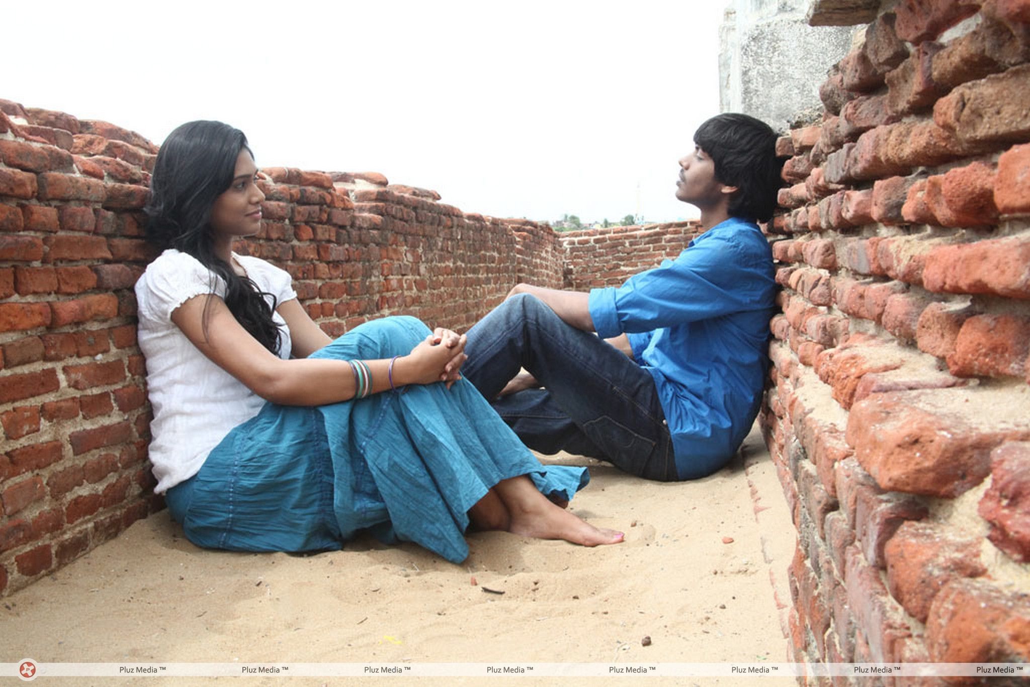 Aadhalal Kaadhal Seiveer Movie Hot Stills | Picture 311028