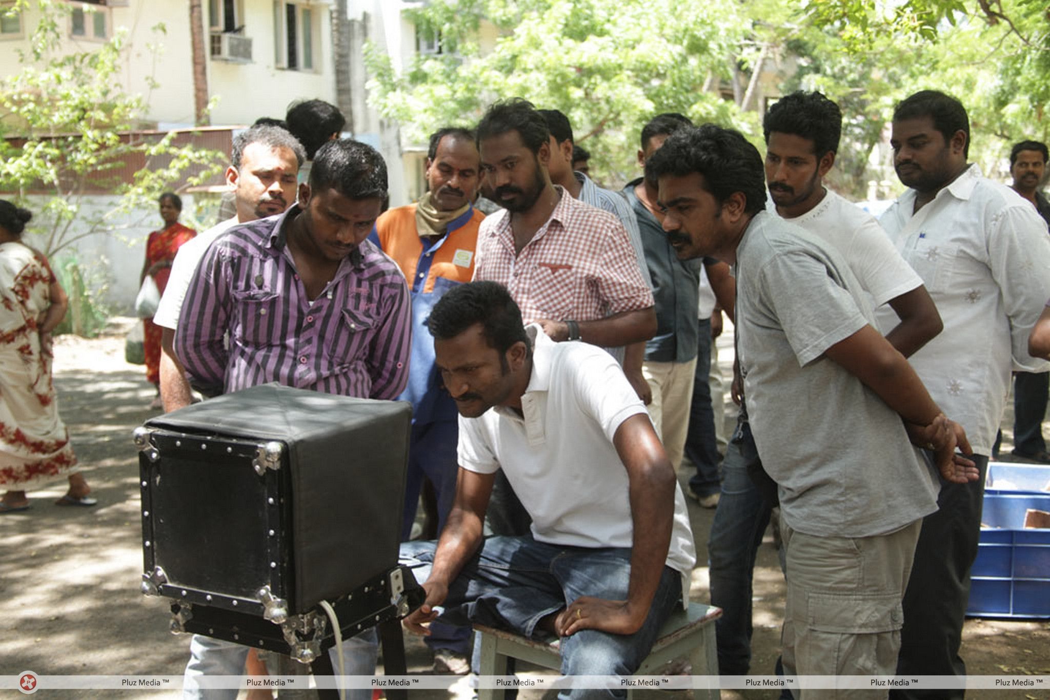 Aadhalal Kadhal Seiveer Movie Working Stills | Picture 311008