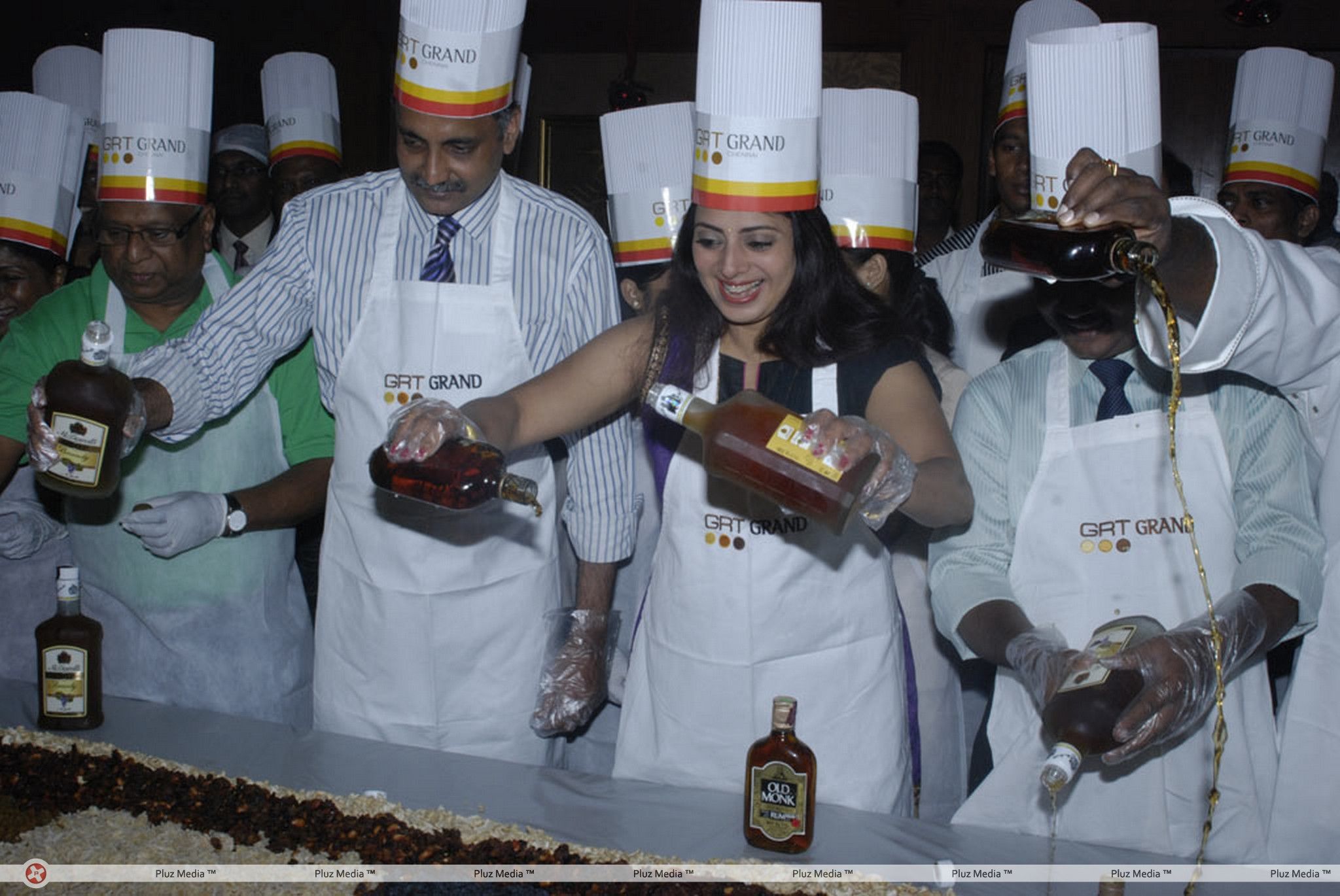 Actress Priya Raman At GRT Grand Cake Mixing Photos | Picture 318153