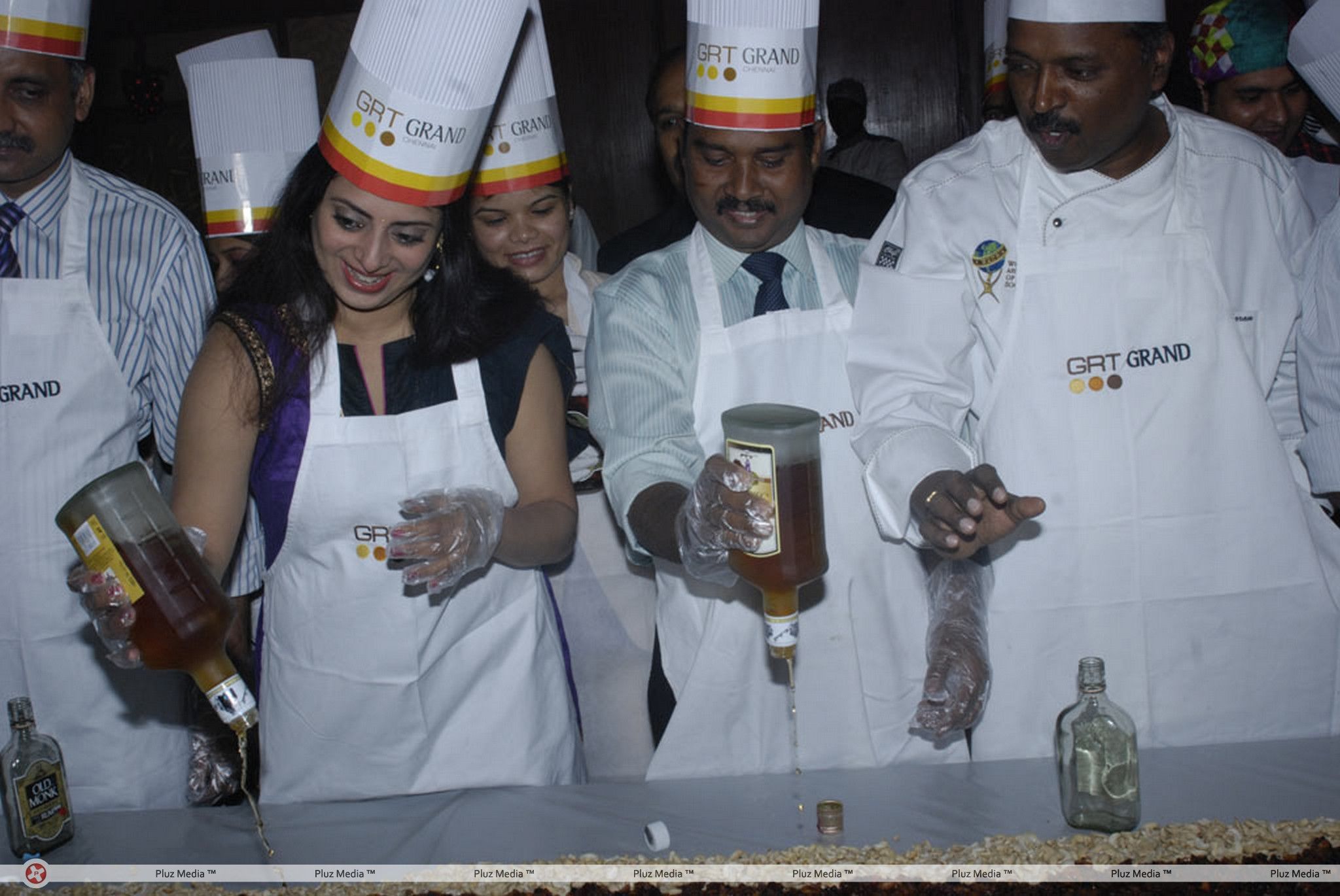 Actress Priya Raman At GRT Grand Cake Mixing Photos | Picture 318159