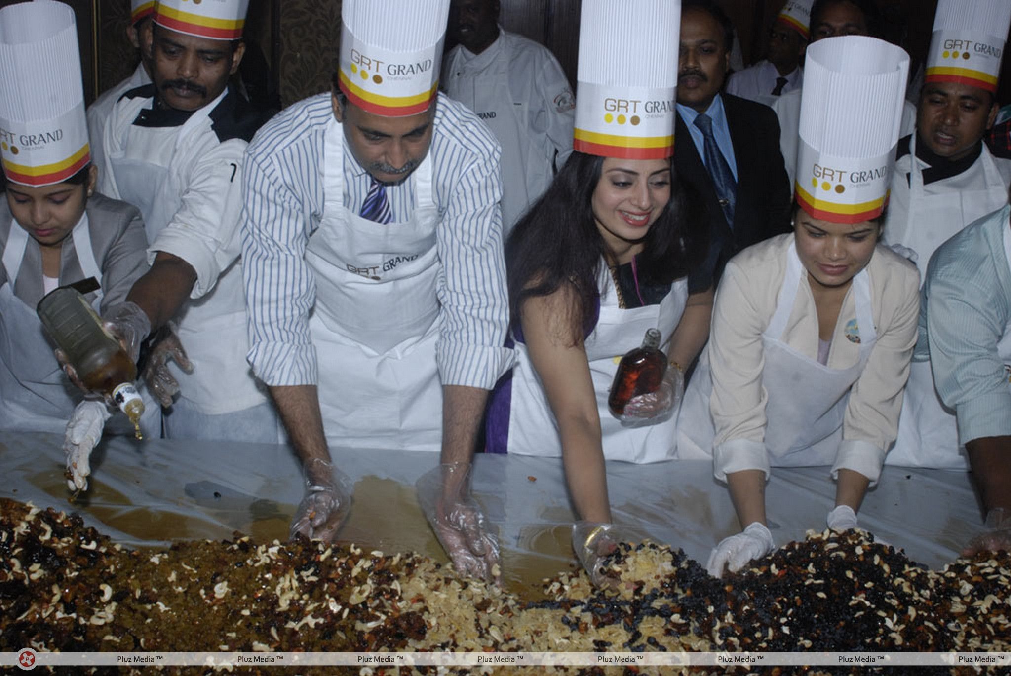 Actress Priya Raman At GRT Grand Cake Mixing Photos | Picture 318162