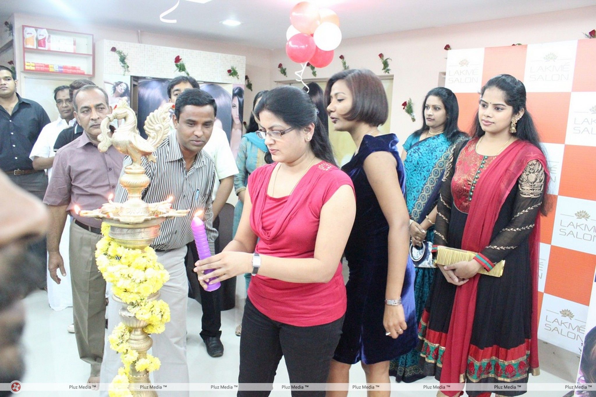 Deepa Venkat Launches LAKME Salon Stills | Picture 323971