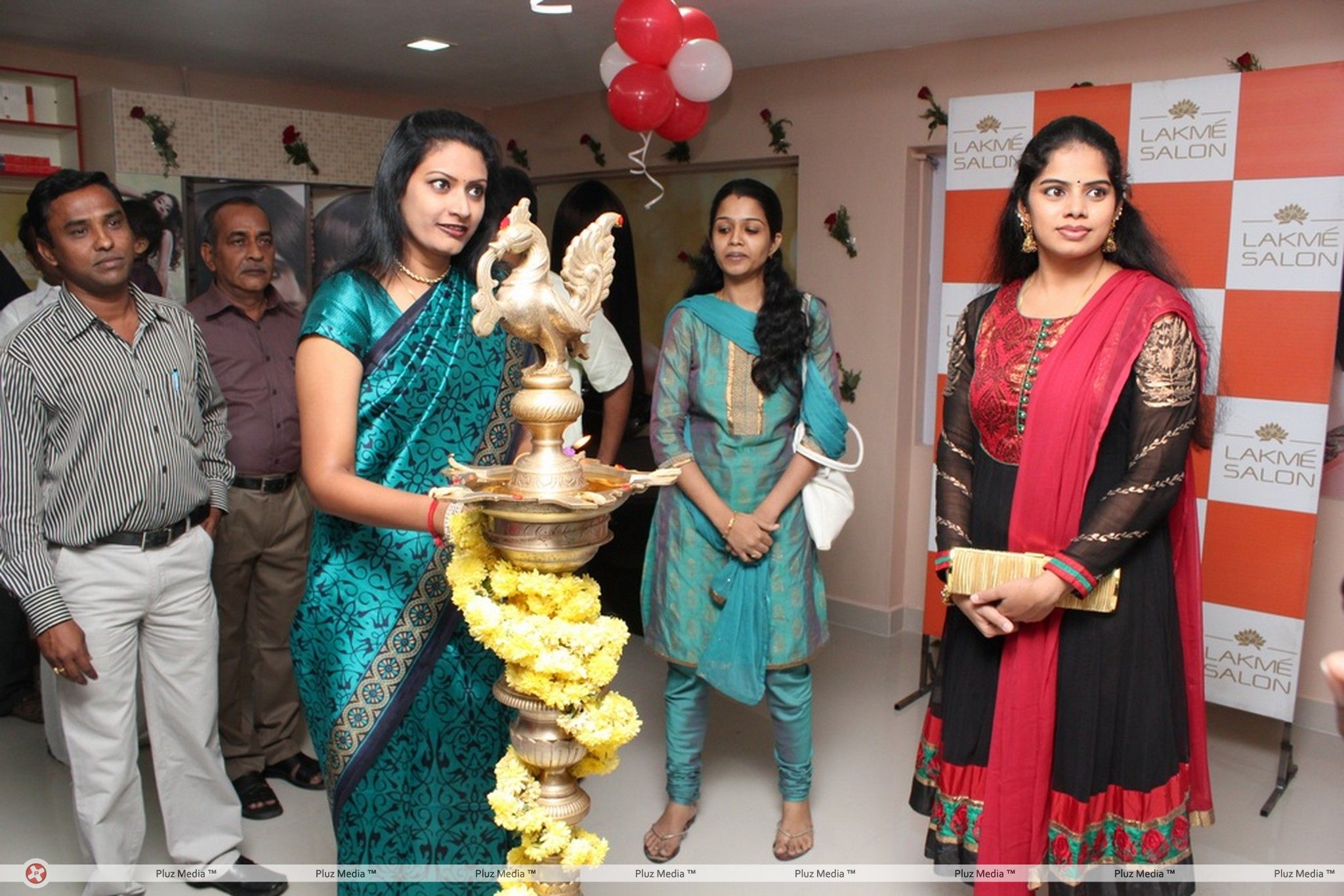 Deepa Venkat Launches LAKME Salon Stills | Picture 323974