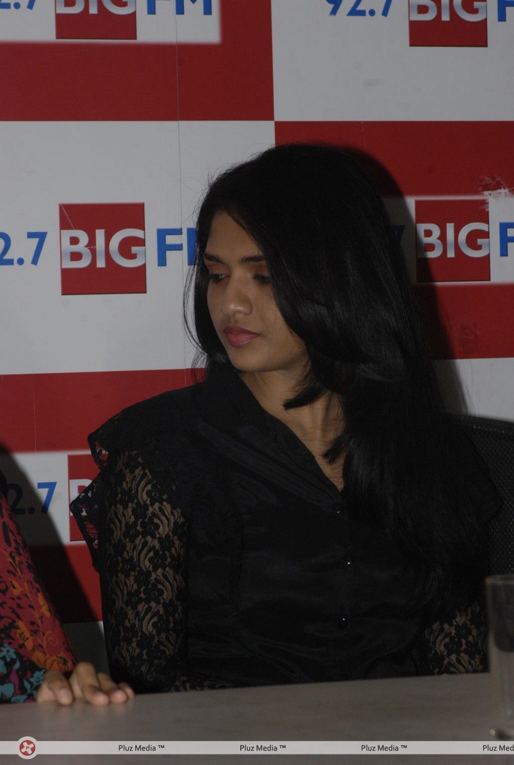 Sunaina - Neerparavai Movie Team at Big FM Stills | Picture 329805