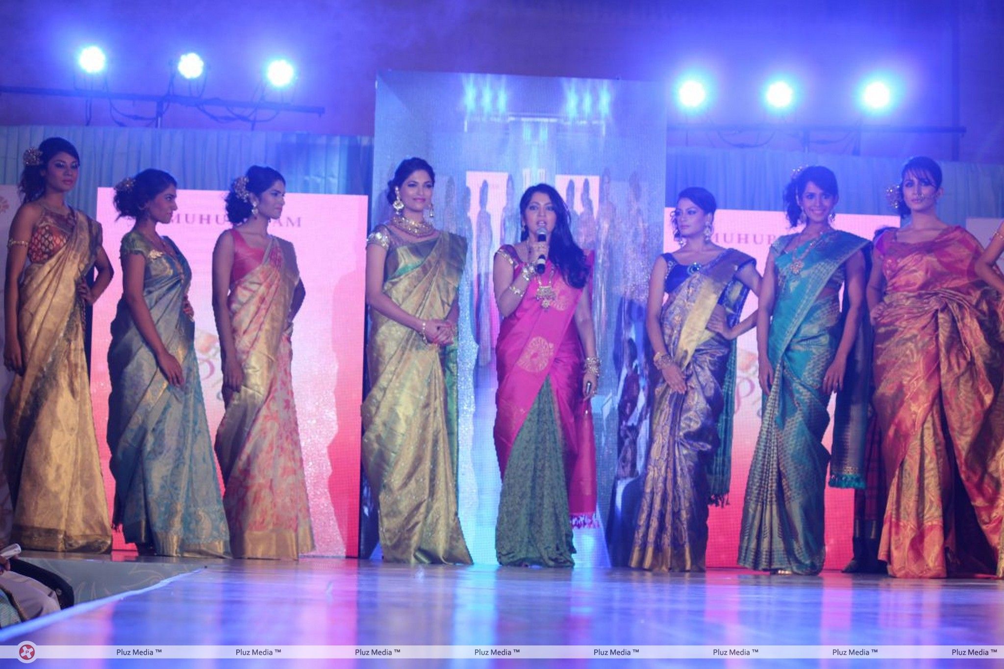 Palam Fashion Show Concept Sarees With Parvathy Omanakuttan Stills | Picture 280597