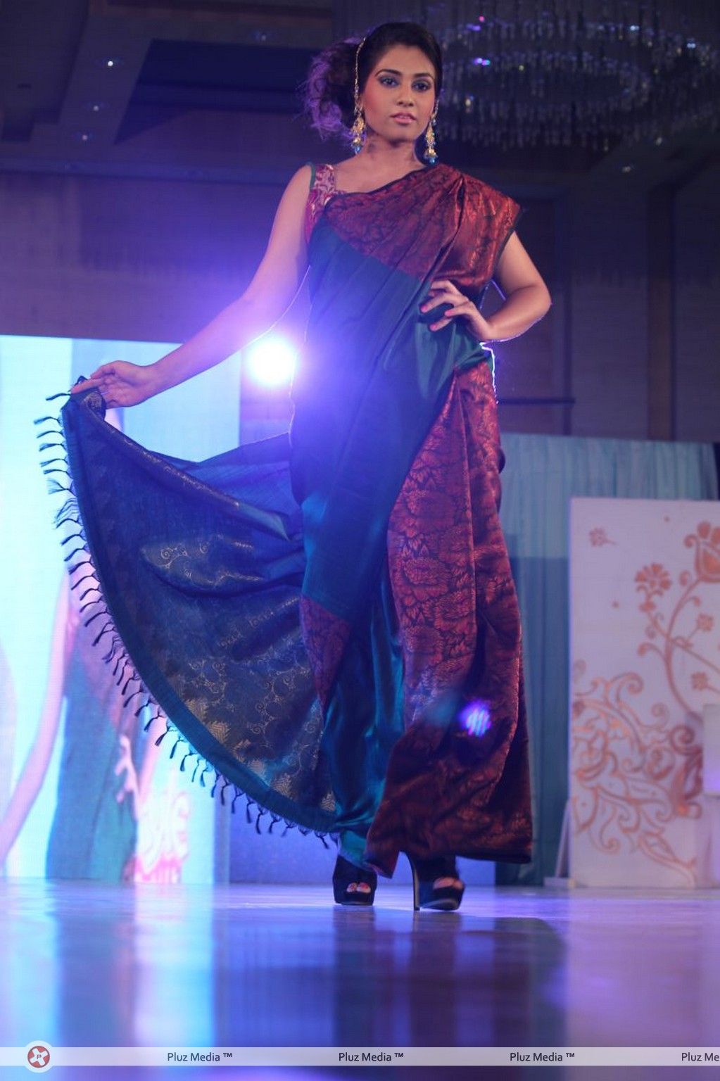 Palam Fashion Show Concept Sarees With Parvathy Omanakuttan Stills | Picture 280624