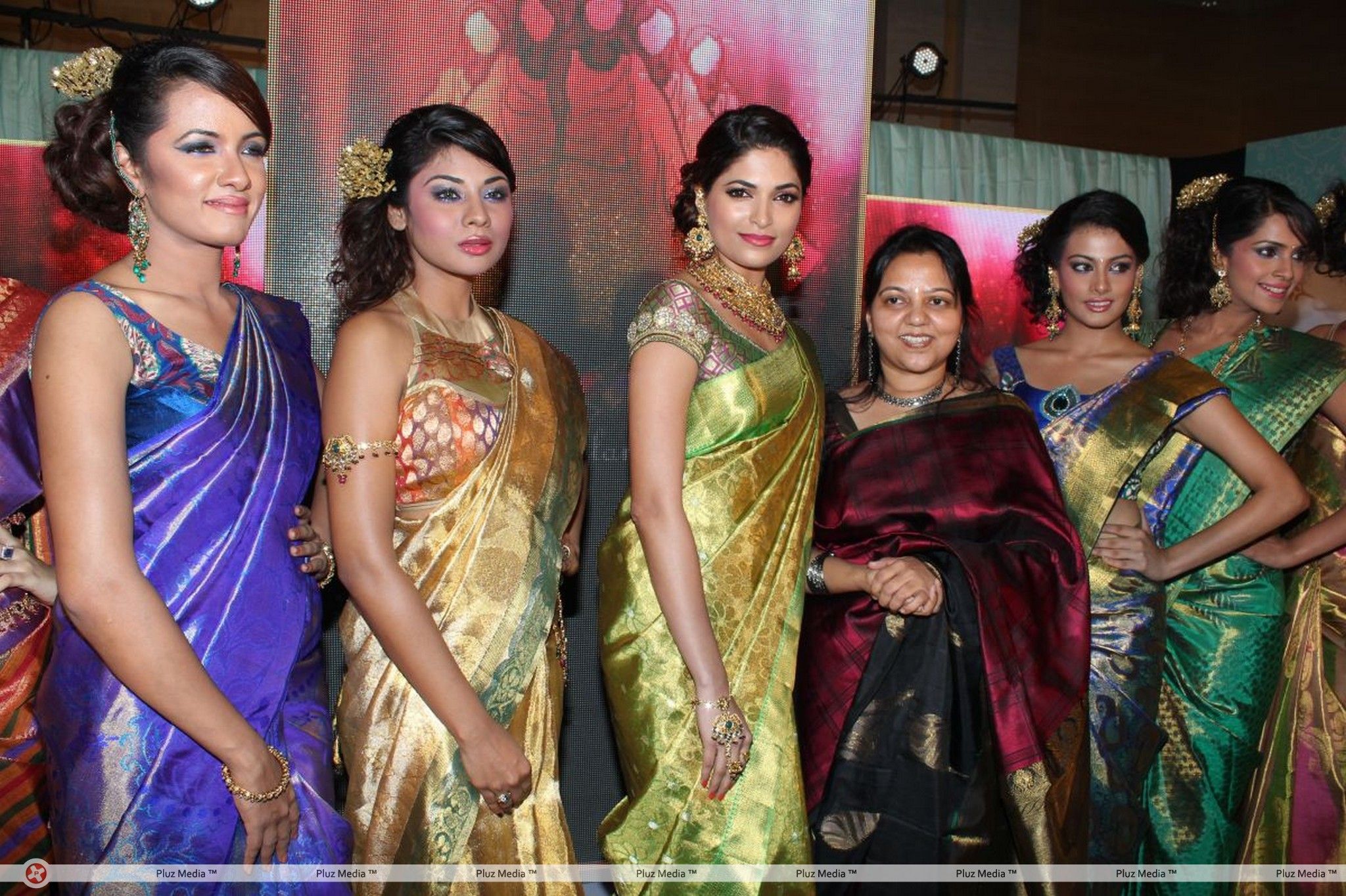Palam Fashion Show Concept Sarees With Parvathy Omanakuttan Stills | Picture 280632