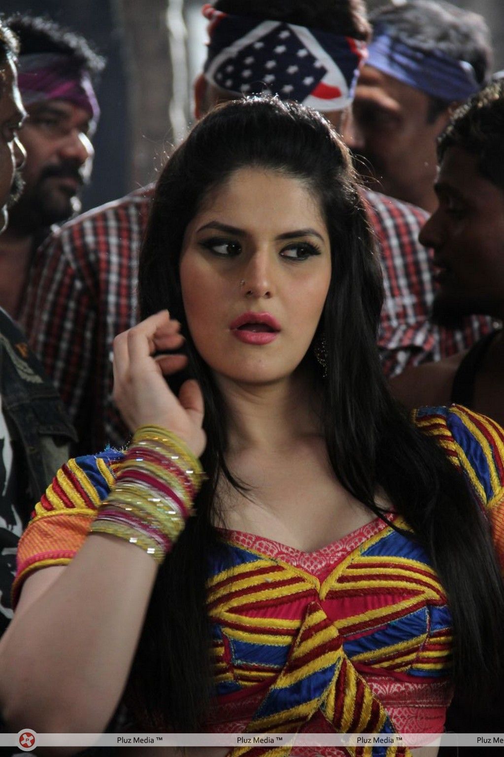 Zarine Khan Hot  at Naan Rajavaga Pogiren Movie  Shooting Spot Stills | Picture 285292