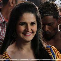 Zarine Khan Hot  at Naan Rajavaga Pogiren Movie  Shooting Spot Stills | Picture 285242