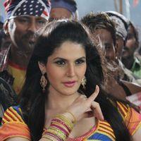 Zarine Khan Hot  at Naan Rajavaga Pogiren Movie  Shooting Spot Stills | Picture 285246