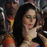Zarine Khan Hot  at Naan Rajavaga Pogiren Movie  Shooting Spot Stills | Picture 285259