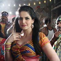 Zarine Khan Hot  at Naan Rajavaga Pogiren Movie  Shooting Spot Stills | Picture 285288