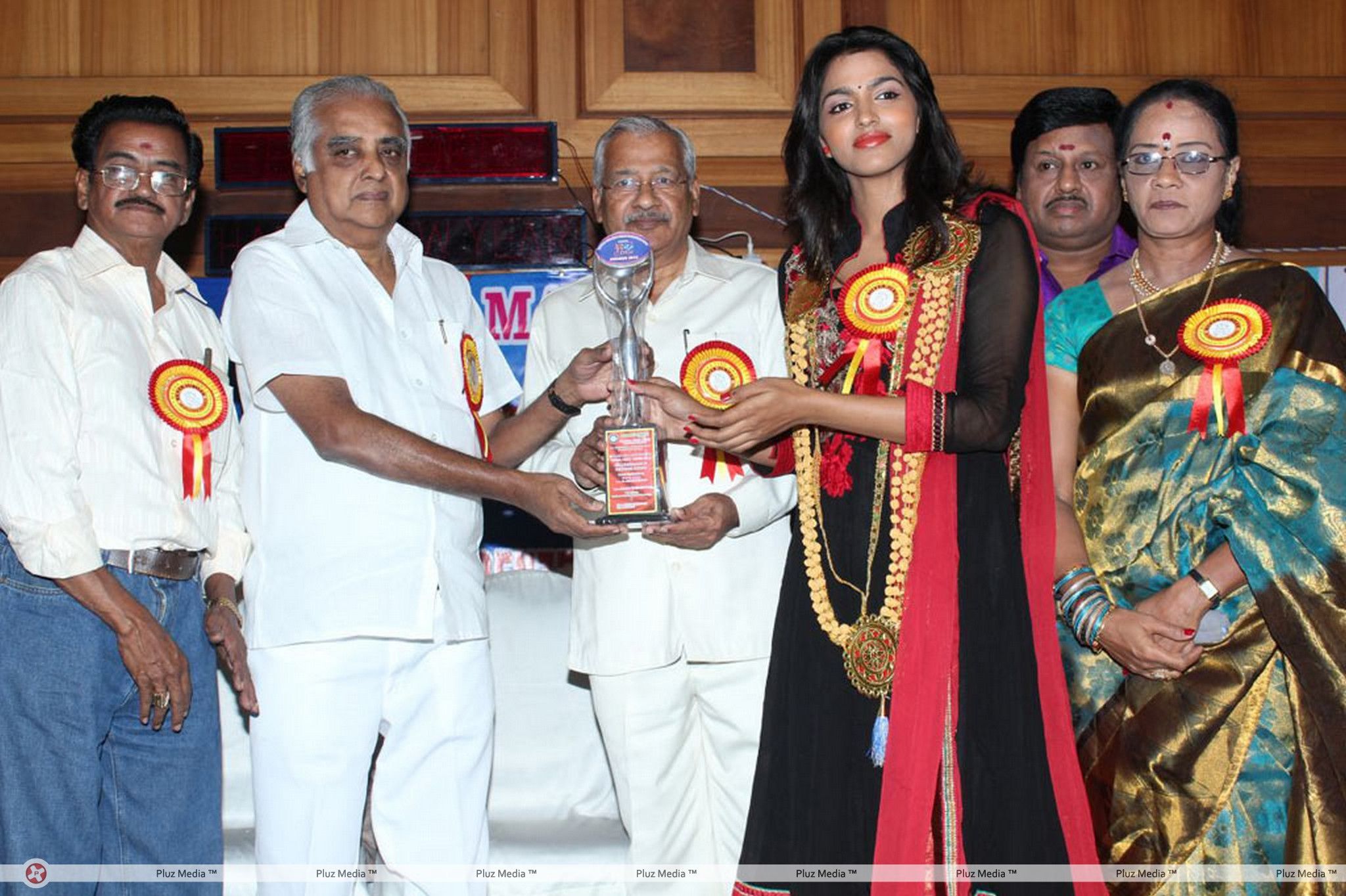 Benze Vaccations Club Awards 2013 Stills | Picture 354486