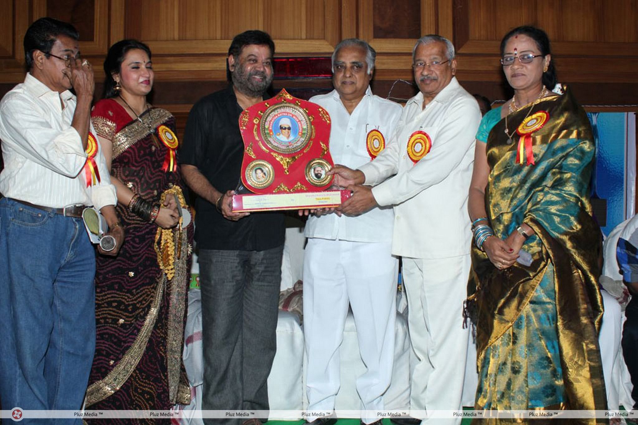 Benze Vaccations Club Awards 2013 Stills | Picture 354502