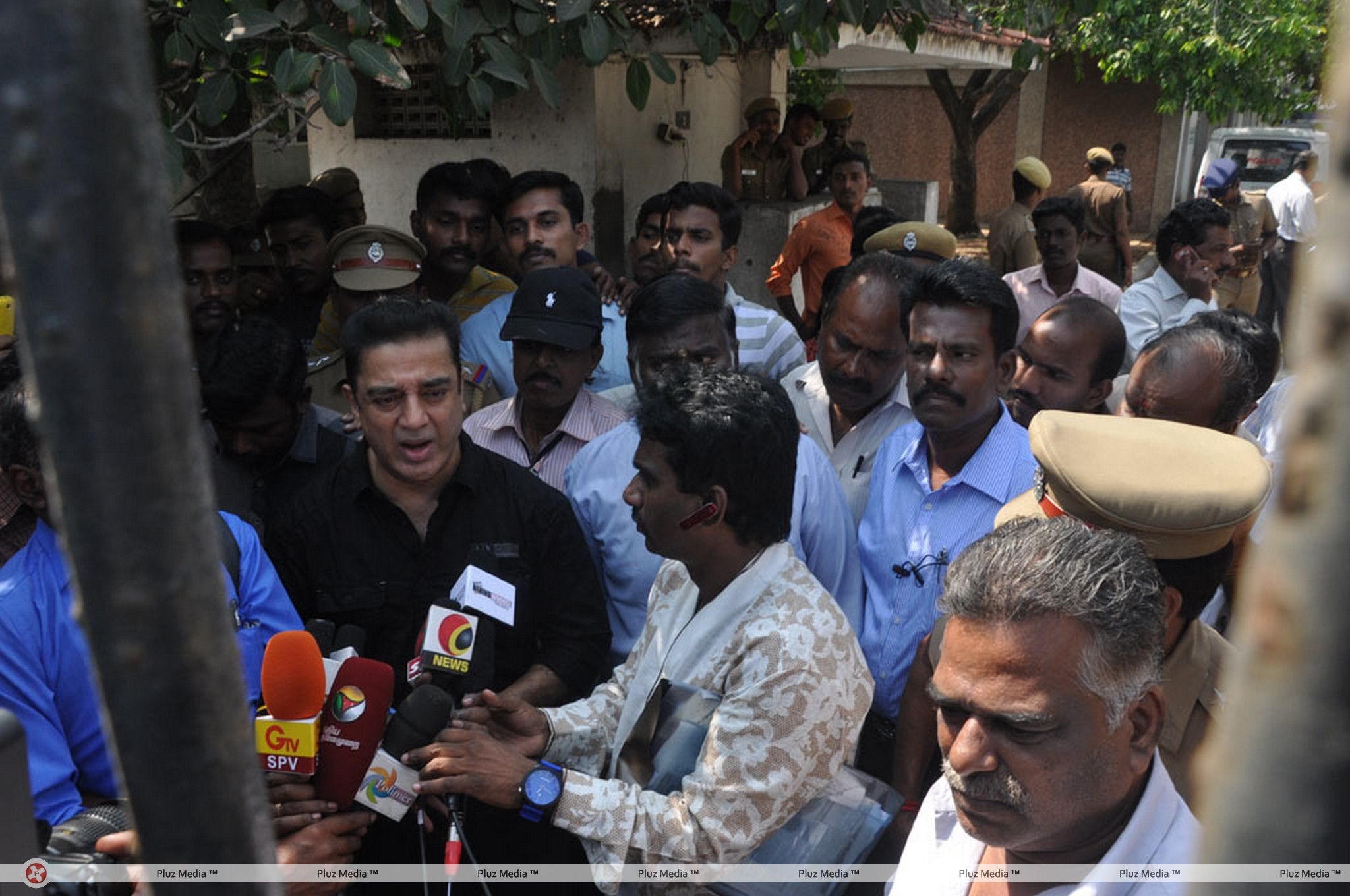 Kamal files a Complaint with ADGP  Stills | Picture 358180