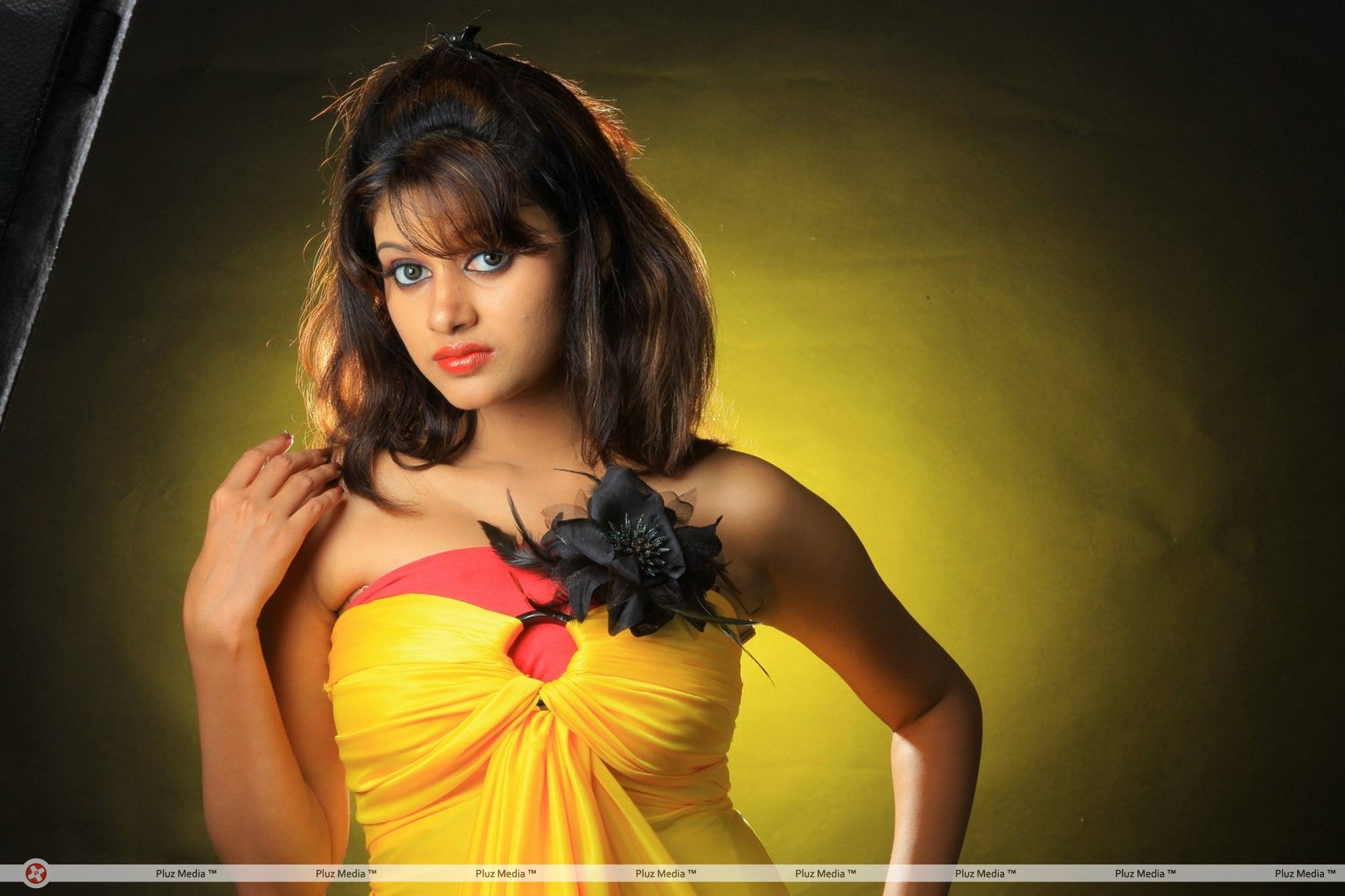 Actress Oviya Latest Hot  Stills | Picture 360728