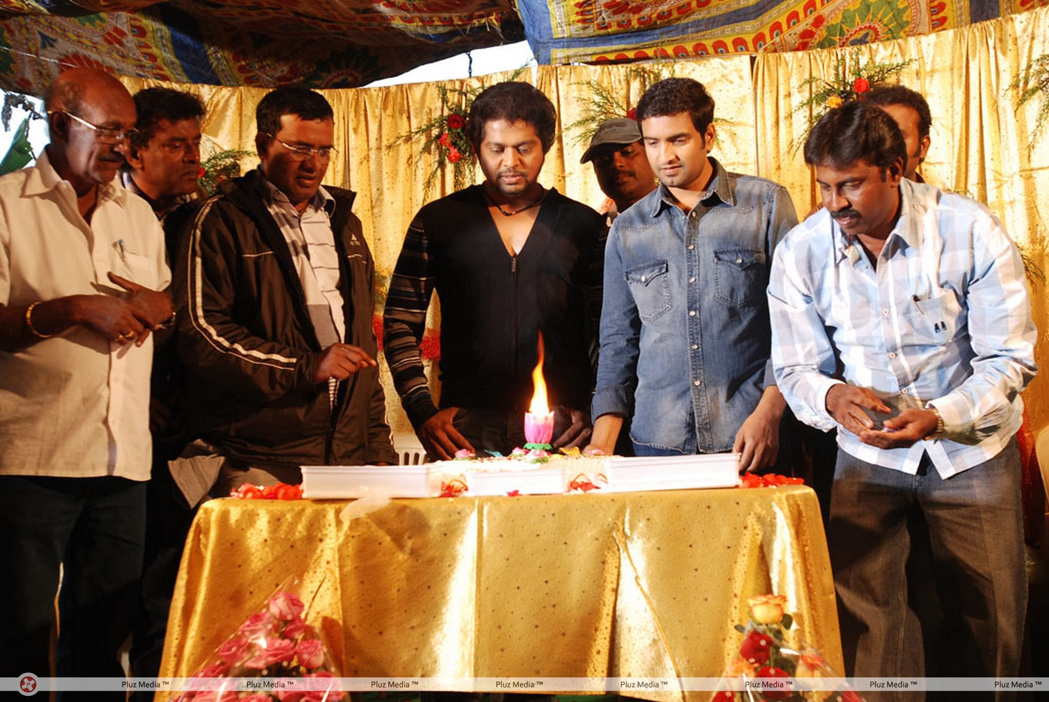 Santhanam Birthday Celebration At Thalaivan Shooting Spot Stills | Picture 367322