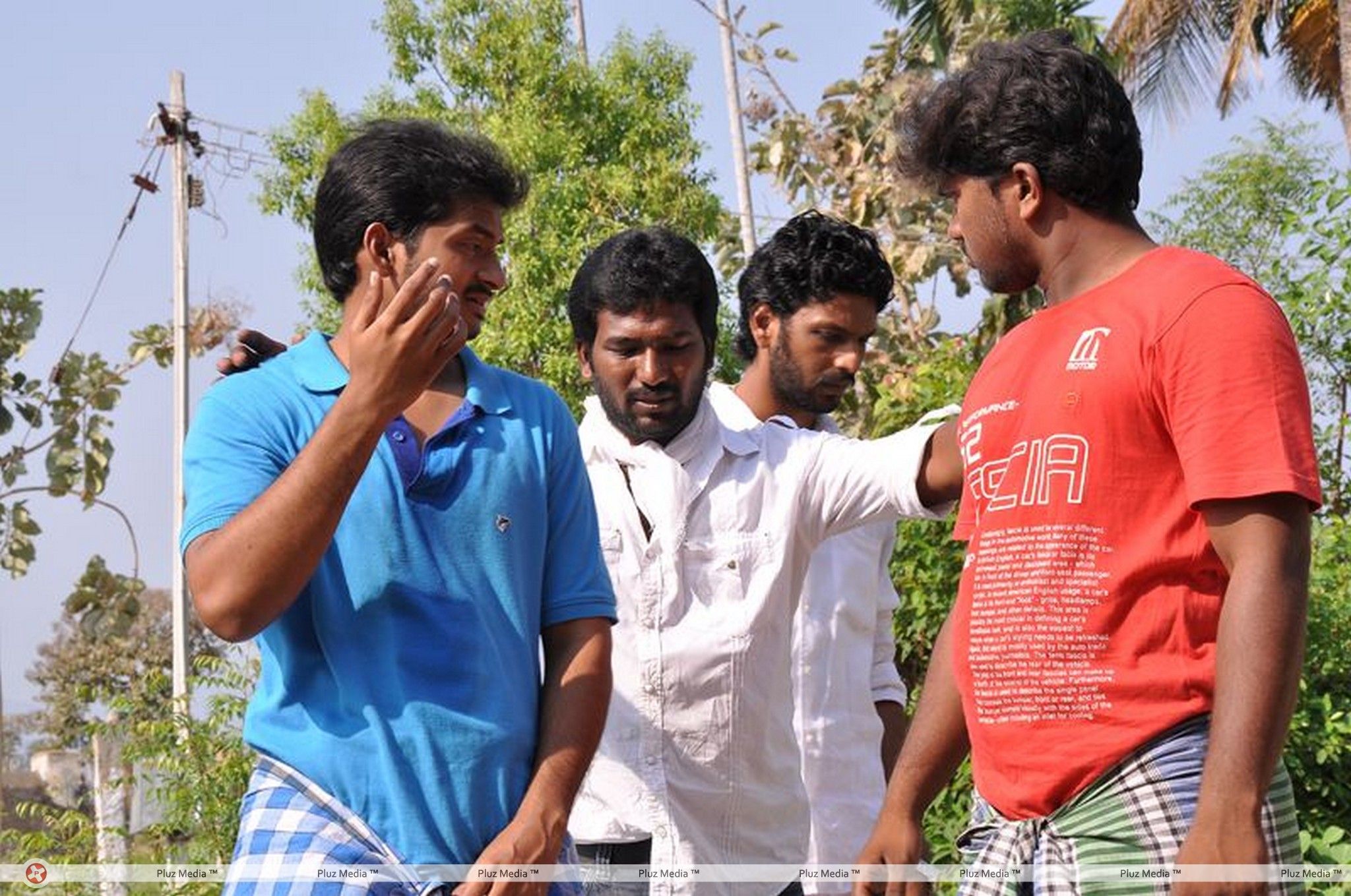 A. V. Vasanth Praises  Director Bala At Kalla Thuppaki Shooting Spot Stills | Picture 368029