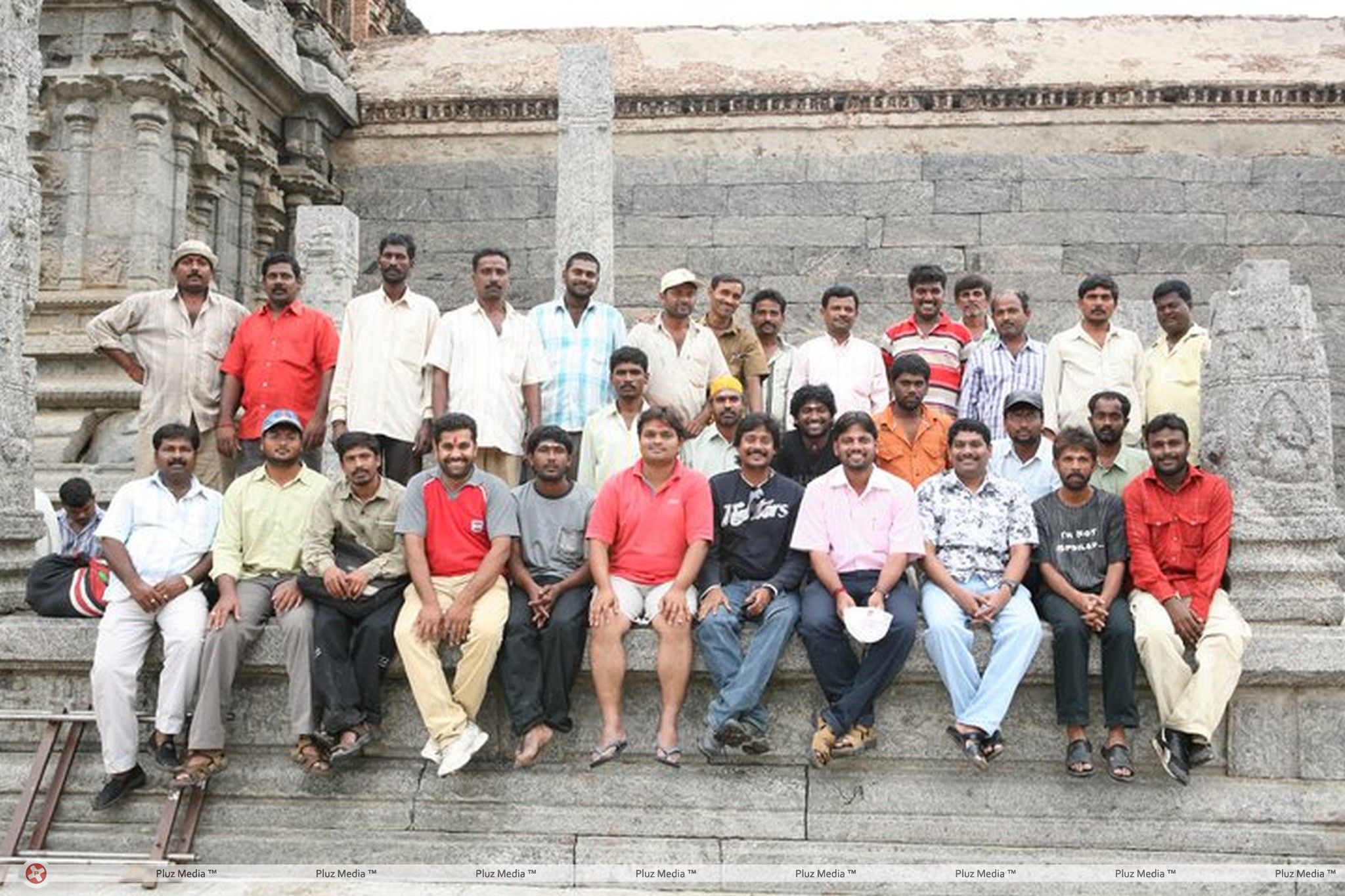 A. V. Vasanth Praises  Director Bala At Kalla Thuppaki Shooting Spot Stills | Picture 368030