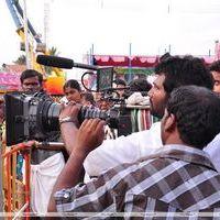 A. V. Vasanth Praises  Director Bala At Kalla Thuppaki Shooting Spot Stills | Picture 368017