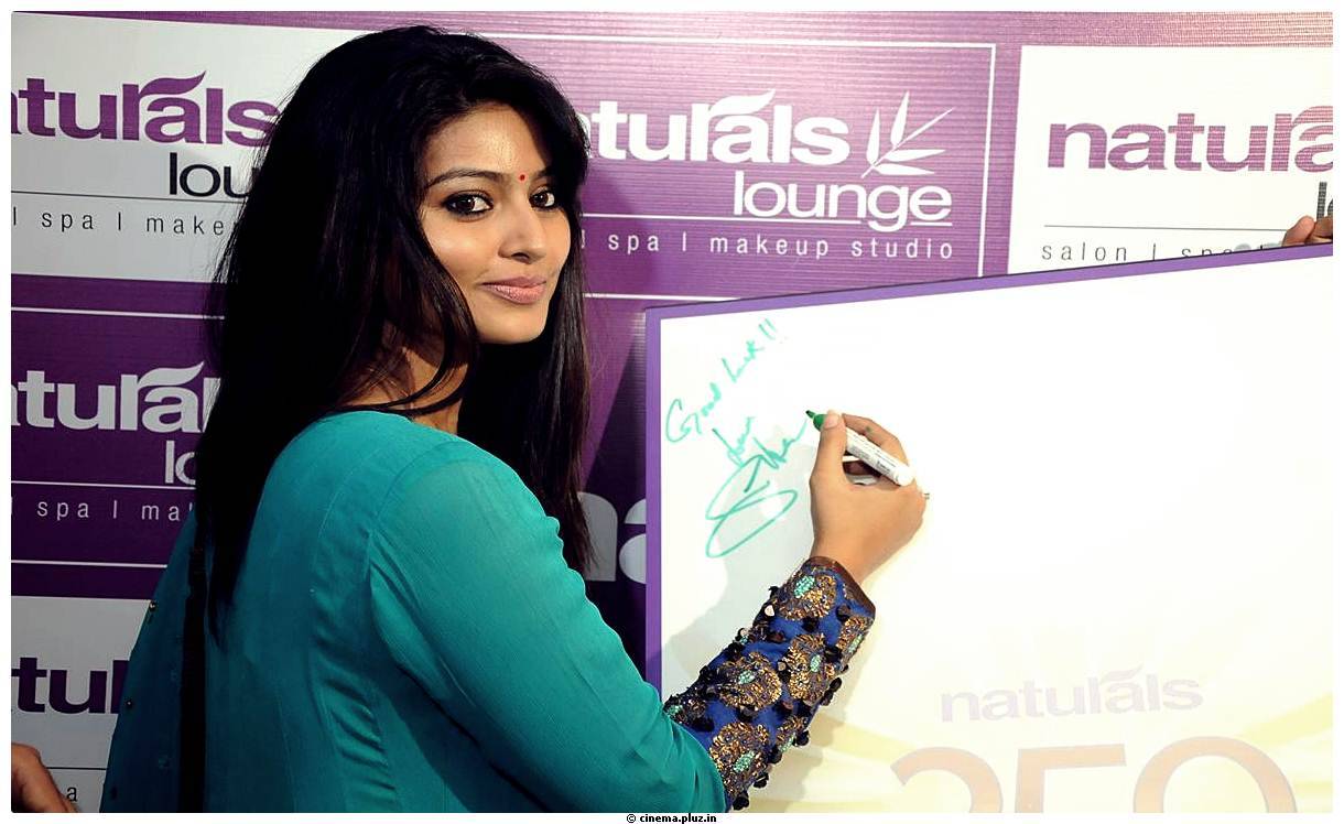Sneha - Naturals Lounge 250th Showroom Launch Stills | Picture 500013