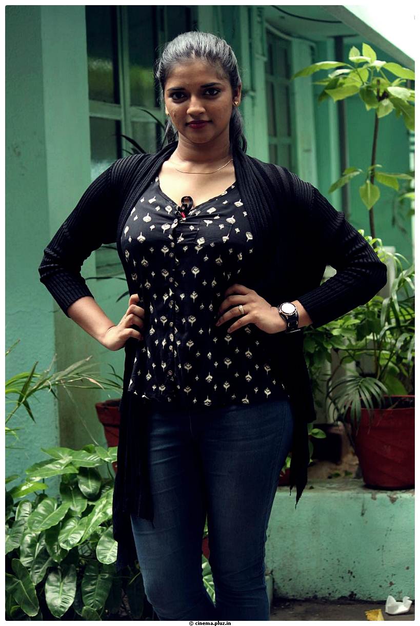 Vasundhara Kashyap - Sonna Puriyathu Movie Team Interview Photos | Picture 515892