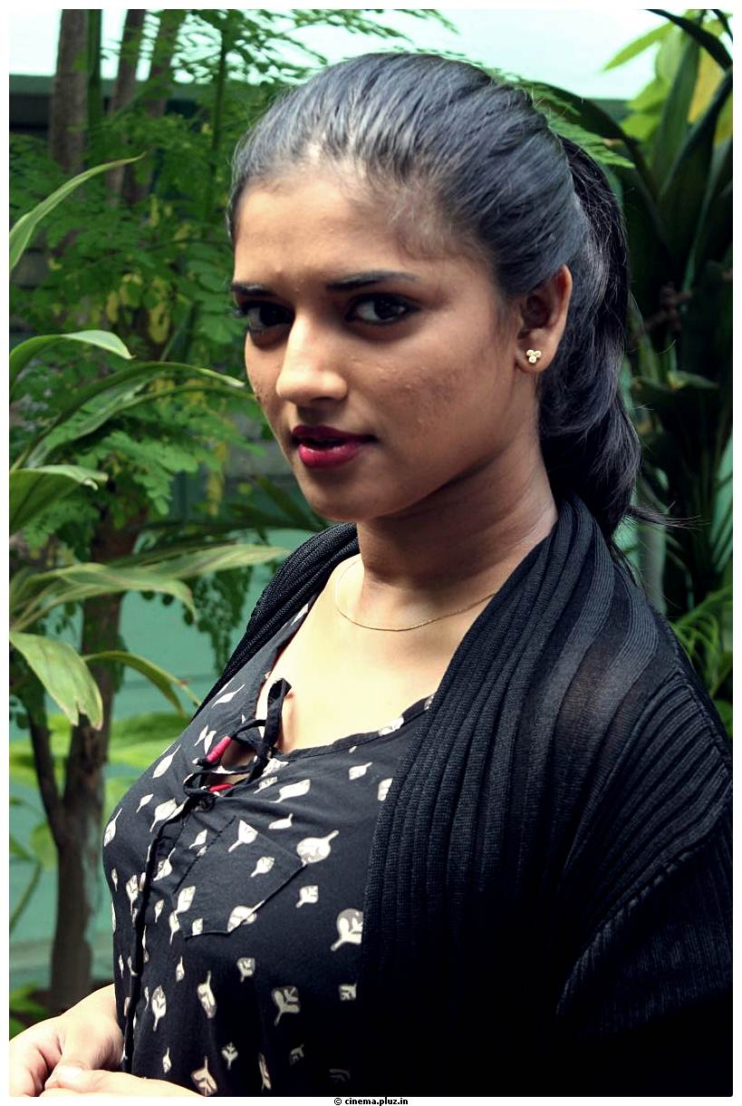 Vasundhara Kashyap - Sonna Puriyathu Movie Team Interview Photos | Picture 515893