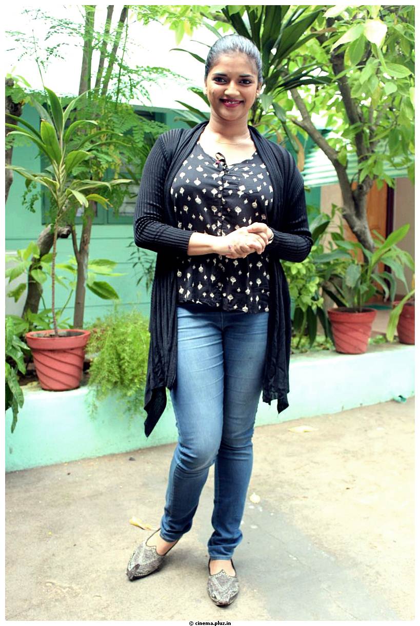 Vasundhara Kashyap - Sonna Puriyathu Movie Team Interview Photos | Picture 515918