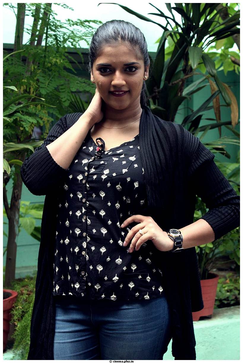 Vasundhara Kashyap - Sonna Puriyathu Movie Team Interview Photos | Picture 515920