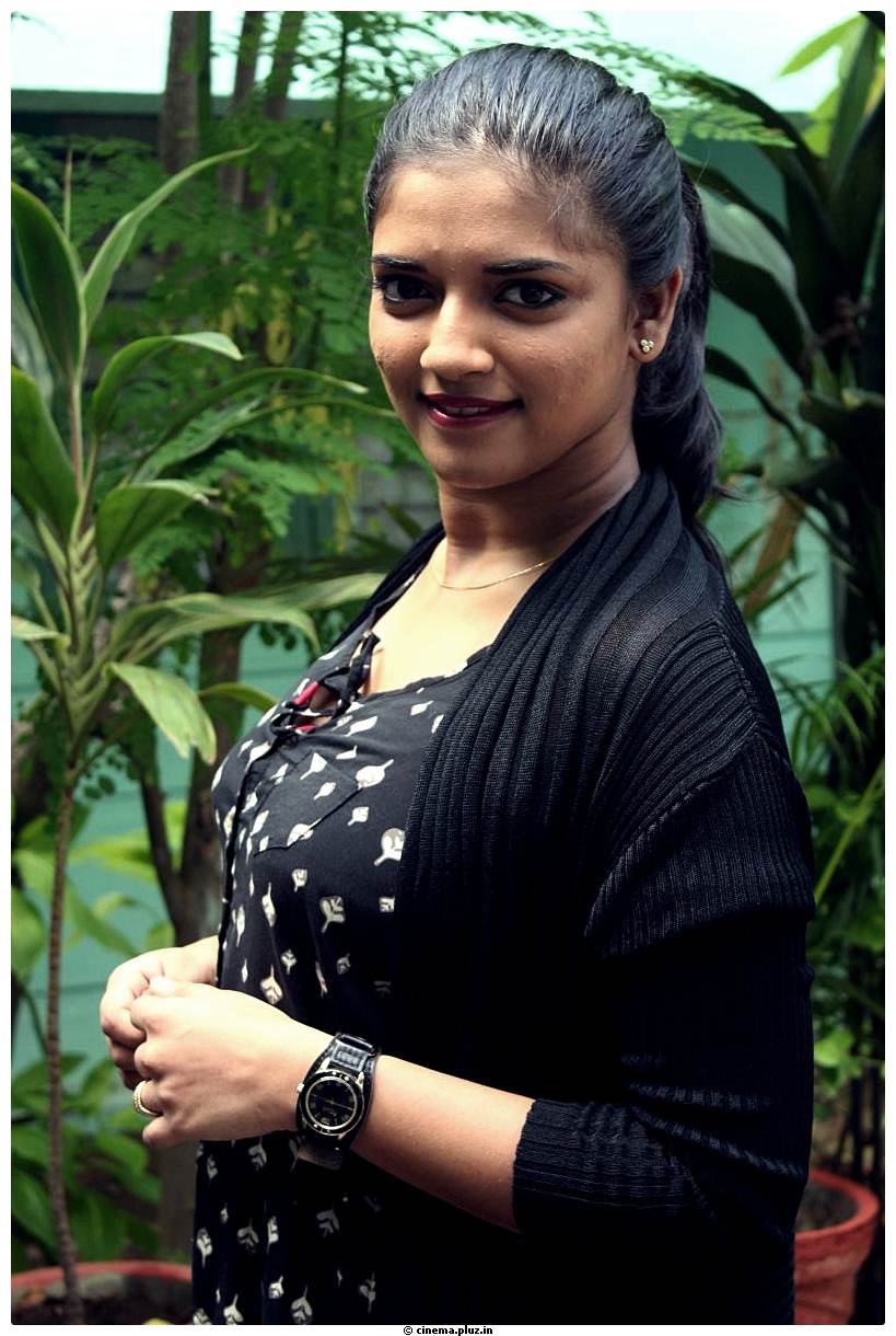 Vasundhara Kashyap - Sonna Puriyathu Movie Team Interview Photos | Picture 515930