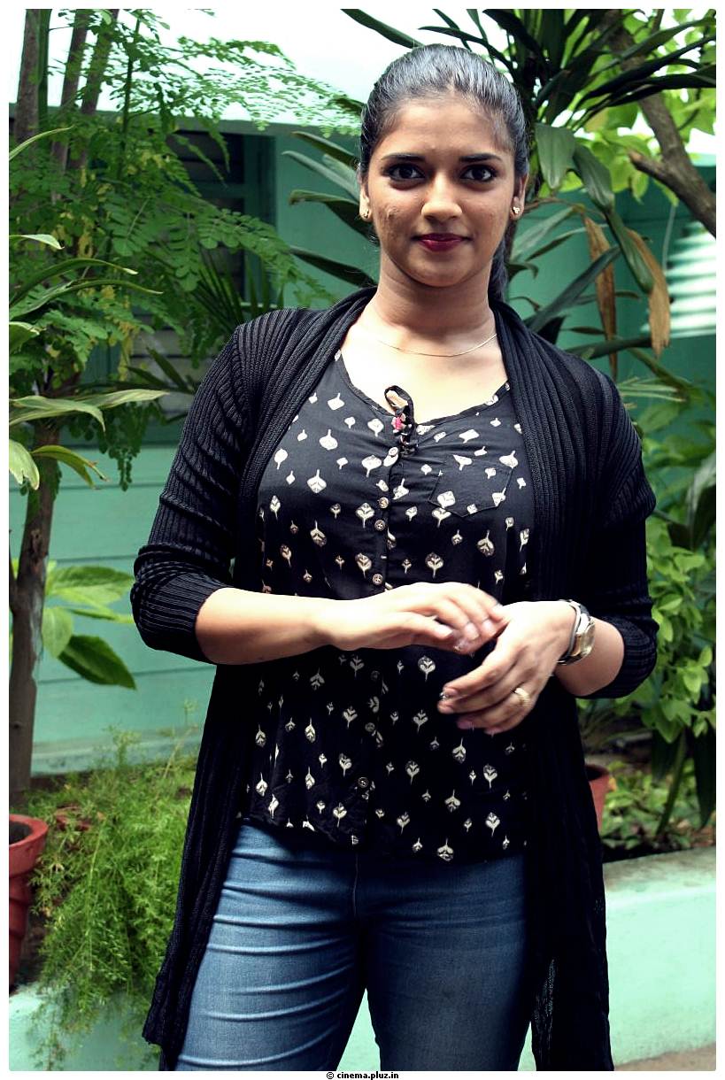 Vasundhara Kashyap - Sonna Puriyathu Movie Team Interview Photos | Picture 515932