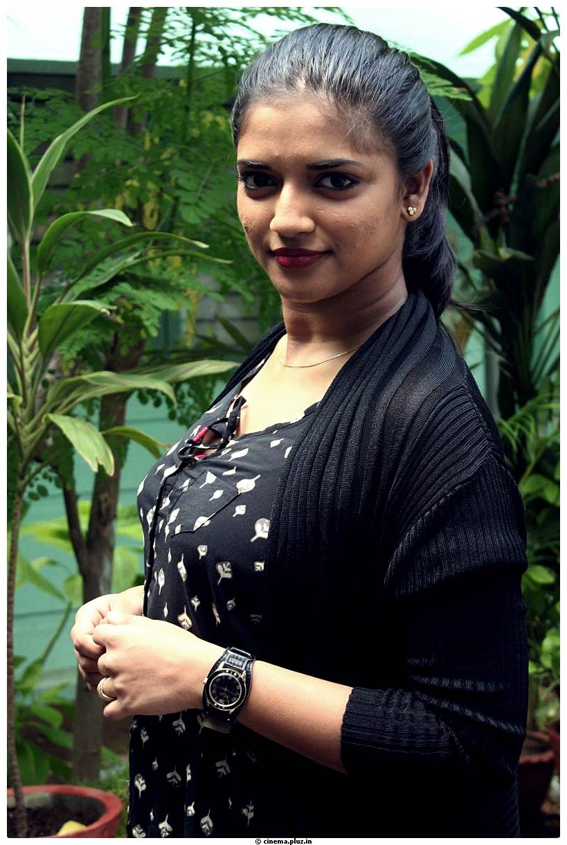 Vasundhara Kashyap - Sonna Puriyathu Movie Team Interview Photos | Picture 515936